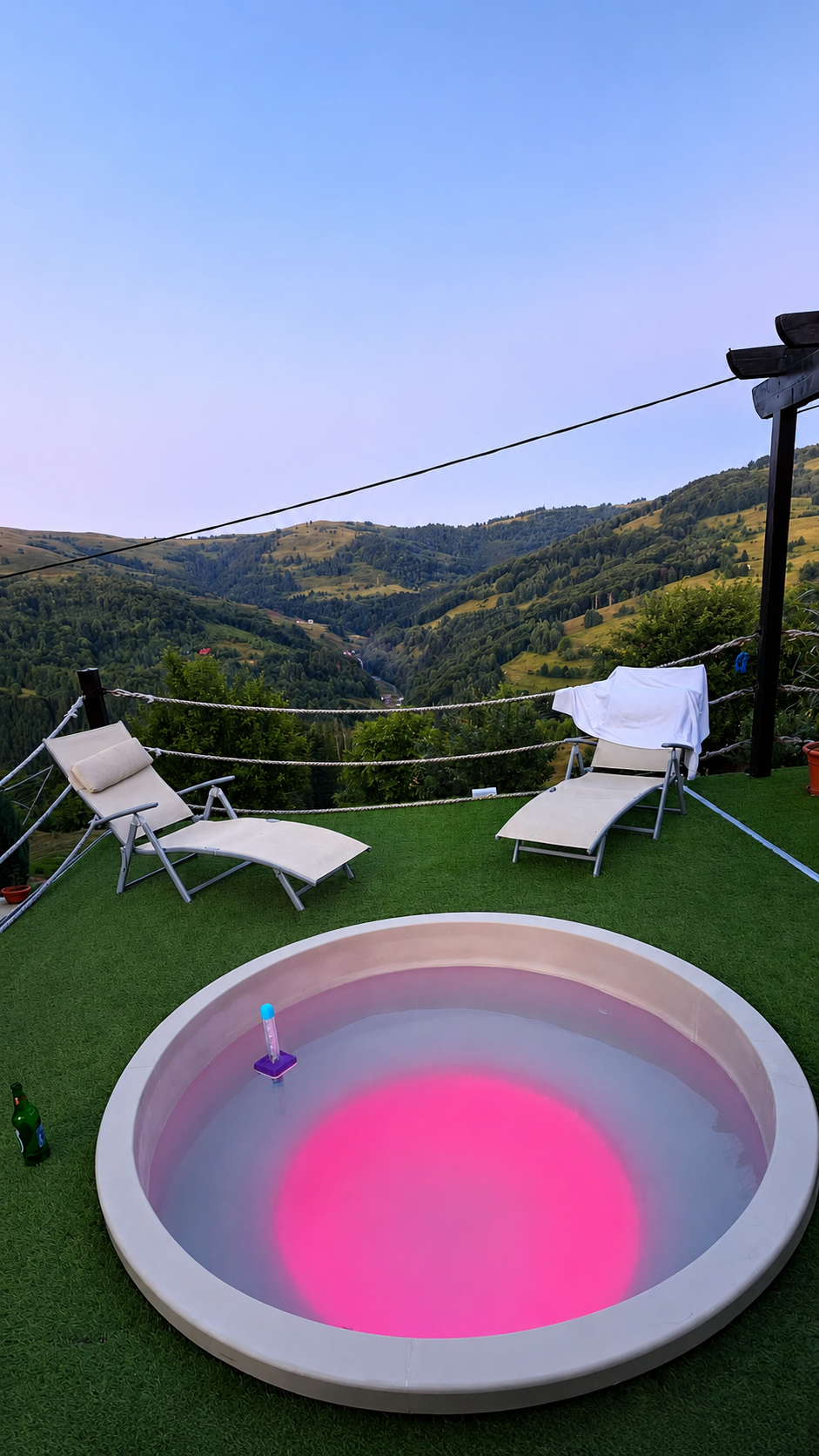 Ciubăr cu vedere spre munte